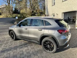Mercedes-Benz GLA 250 GLA 250 e Plug-in Hybrid Progressive Line