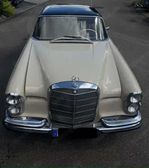 Mercedes-Benz 220 Coupé W111