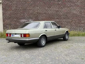 Mercedes-Benz 380 SE W126 Neuwertig Scheckheft bei MB 8-Zylinder Automatik Bild 4