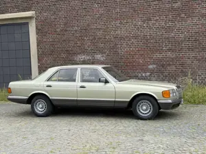 Mercedes-Benz 380 SE W126 Neuwertig Scheckheft bei MB 8-Zylinder Automatik Bild 5