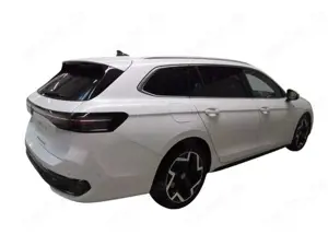 Volkswagen Passat Variant 2,0 TDI R-Line Matrix AHK Stdhzg Bild 3