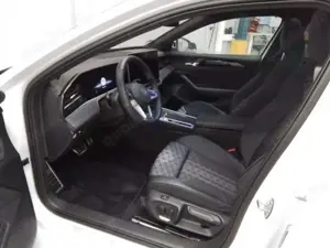 Volkswagen Passat Variant 2,0 TDI R-Line Matrix AHK Stdhzg Bild 4