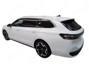 Volkswagen Passat Variant 2,0 TDI R-Line Matrix AHK Stdhzg Bild 5