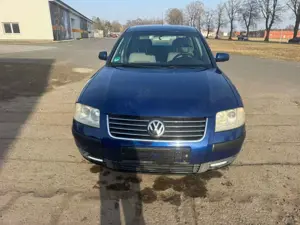 Volkswagen Passat Basis **HU/AU NEU**