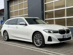 BMW 320 d xDrive Leder PANO AHK StdHzg. ACC Keyless 8-fach