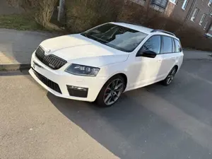 Skoda Octavia Combi 2.0 TDI (Green tec) DSG RS VB( Bild 2