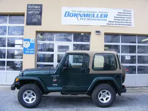 Jeep Wrangler Wrangler 4.0 Sahara Automatik Klima-HU/AU 03/2028