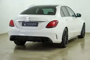 Mercedes-Benz C 63 AMG C 63 AMG Perf-Abgas Pano Carbon Burmester Distr Bild 5