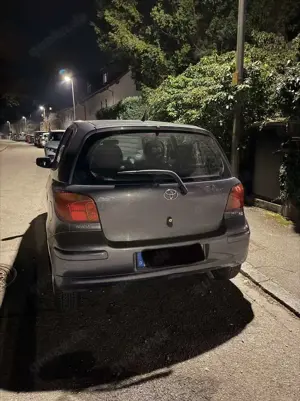 Toyota Yaris 1.0 Edition Bild 5