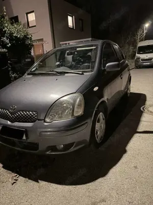 Toyota Yaris 1.0 Edition Bild 3