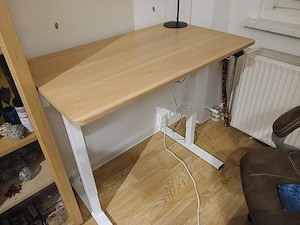 Höhen verstellbarer Schreibtisch 0,60 x 1,20.m