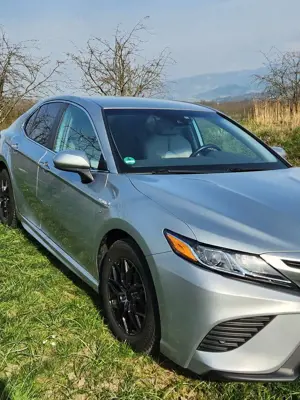 Toyota Camry SE 2.5 Hybrid