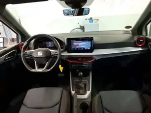 SEAT Arona 1.0 TSI DSG FR Navi LED PDC SHZ AAC Alu Bild 5