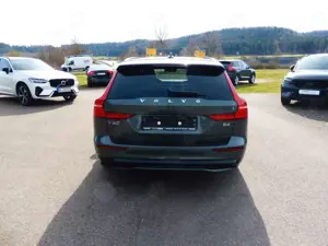 Volvo V60 Kombi B4 Plus Dark Bild 4