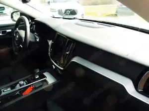 Volvo V60 Kombi B4 Plus Dark Bild 5