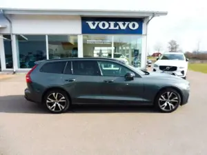 Volvo V60 Kombi B4 Plus Dark Bild 3