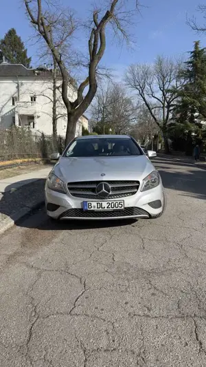 Mercedes-Benz A 200 (BlueEFFICIENCY) 7G-DCT