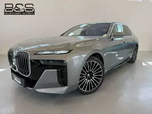 BMW 740 d xDrive M Sport FondEnt,Aut.Tür,Sky,BW,Exe