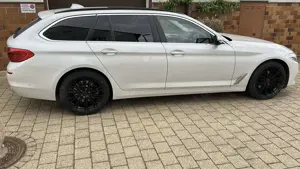 BMW 520 520d Touring Aut. - 8fach bereift - Pano - HeadUp