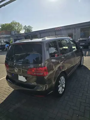 Volkswagen Touran 1.6 TDI DPF Trendline Bild 2