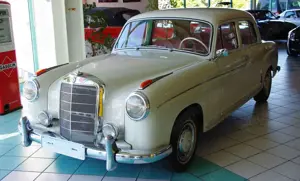 Mercedes-Benz 220 S komplett restauriert D-Auto