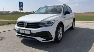 Volkswagen Tiguan R-Line | 1. Hand | Garantie 2029 | Standh. | 8fach
