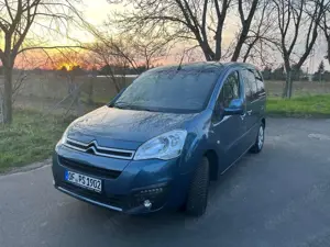 Citroen Berlingo Berlingo Kombi  5-Türer 25.000 km PureTech 110 90 Jahre