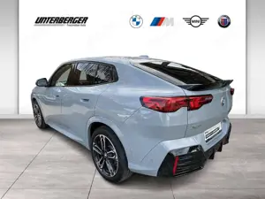BMW X2 xDrive20d M Sportpaket-Adaptives M Fahrwerk-Harman Bild 4