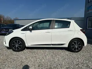 Toyota Yaris Hybrid Team D 1.5 KLIMA NAVI KAMERA SITZHEIZUNG