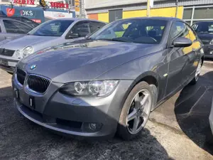 BMW 320 320i Bild 2