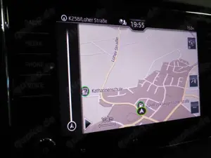 Skoda Karoq Ambition Tour AHK Panorama SHZ RF-Kamera Navi LED Bild 4