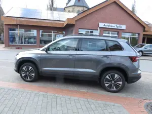 Skoda Karoq Ambition Tour AHK Panorama SHZ RF-Kamera Navi LED Bild 3