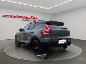 Volvo XC40 B3 B DKG Ultra Black Edition+AHZV+LichtPak Bild 3
