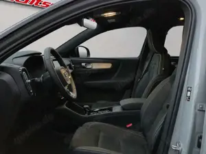 Volvo XC40 B3 B DKG Ultra Black Edition+AHZV+LichtPak Bild 5