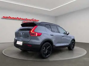 Volvo XC40 B3 B DKG Ultra Black Edition+AHZV+LichtPak Bild 2