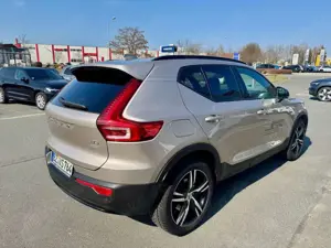 Volvo XC40 B3 Plus Dark Automatik Bild 4
