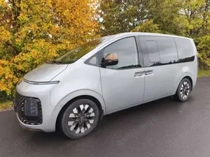 Hyundai STARIA Signature 4WD Standheizung Panoramadach AHK