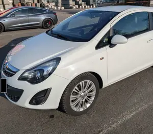 Opel Corsa Corsa 1.4 16V Automatik Color Edition Bild 2