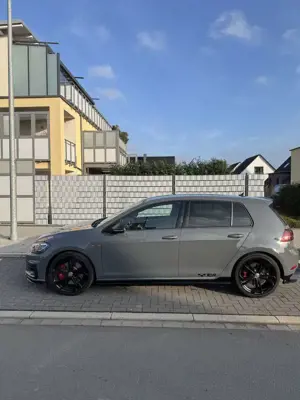Volkswagen Golf GTI TCR 2.0 TSI OPF DSG Bild 2