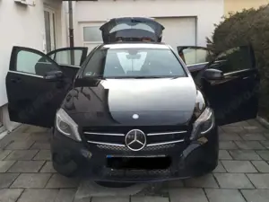 Mercedes-Benz A 180 A-Klasse 7G-DCT 2Style