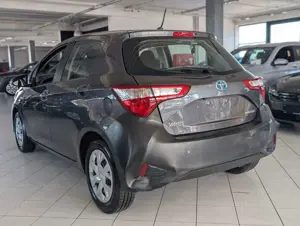 Toyota Yaris Hybrid Business NAVI. Kamera. Tempomat