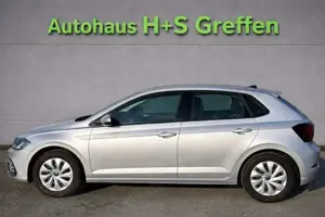 Volkswagen Polo Life 1.0 mit Allwetterbereifung