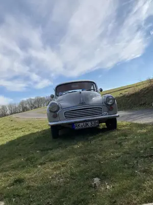 Oldtimer Morris Minor Saloon Bild 3