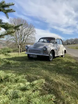 Oldtimer Morris Minor Saloon Bild 5