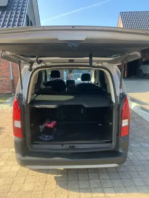 Peugeot Rifter Rifter PureTech 130 L1 EAT8 GT Bild 4