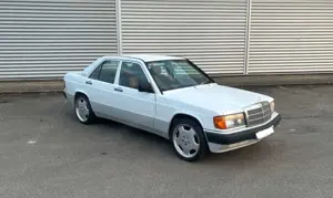 Mercedes-Benz 190 2.0 Benzin / 150.000 Km / Scheckheftgepflegt Bild 2