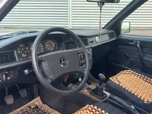 Mercedes-Benz 190 2.0 Benzin / 150.000 Km / Scheckheftgepflegt Bild 5