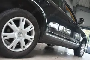 Volkswagen Touareg V6TDI Automatik BiXenon Navi Kamera AHK Bild 4