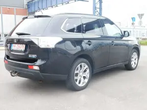 Mitsubishi Outlander PHEV Basis 4WD/Benzin-Hybrid Bild 5
