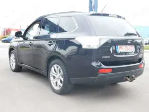 Mitsubishi Outlander PHEV Basis 4WD/Benzin-Hybrid Bild 3